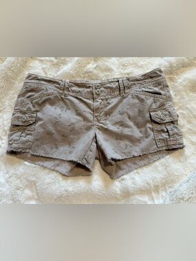 American Eagle Women’s Taupe Cargo Shorts with Subtle Floral Print